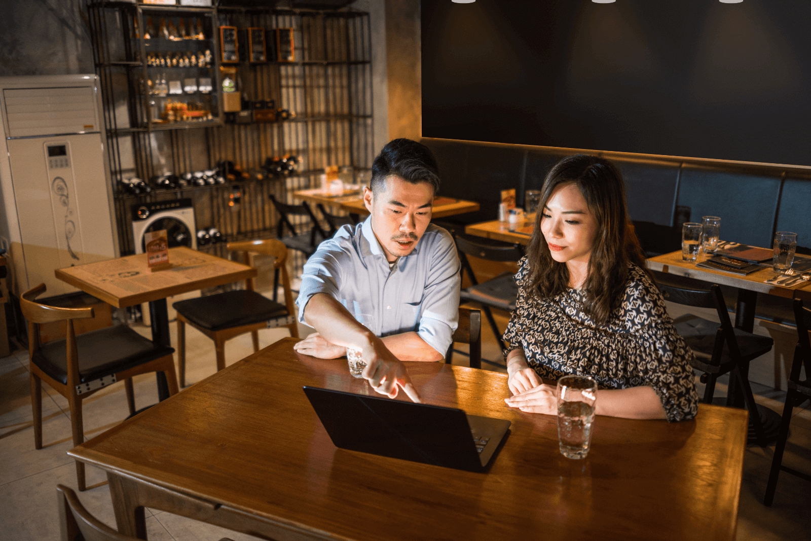 types of tools for restaurant brand identity building featured image